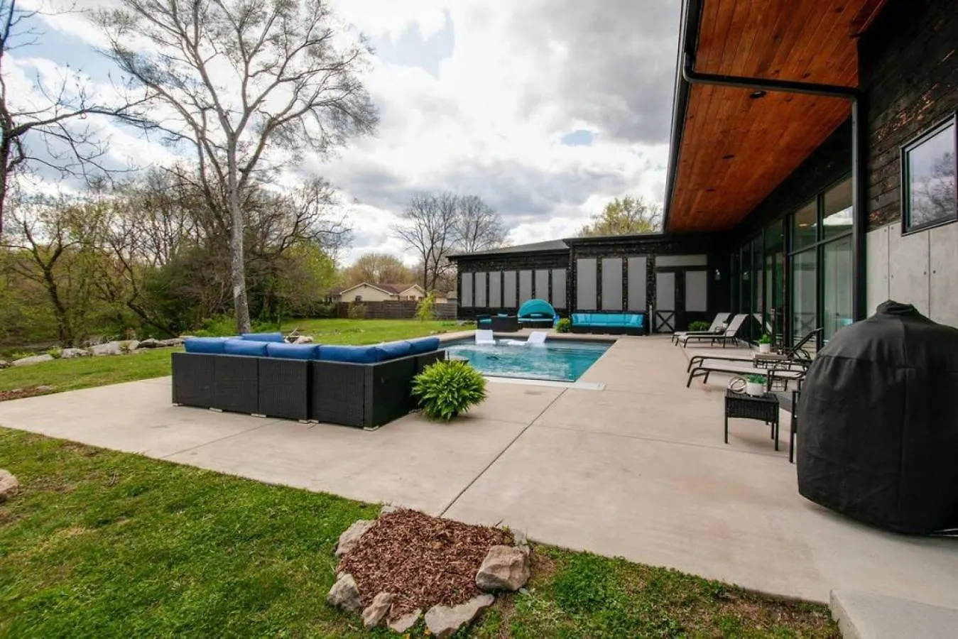Unique Modern Ranch W Year Round Pool And Hot Tub Villa Nashville United States