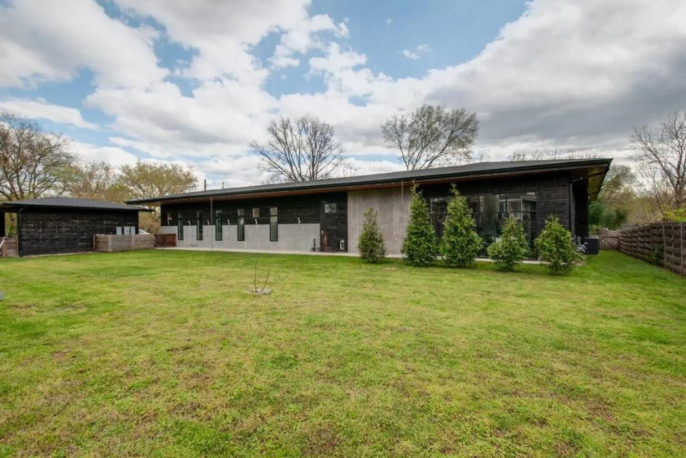 Holiday home Unique Modern Ranch W Year Round Pool And Hot Tub Villa Nashville United States