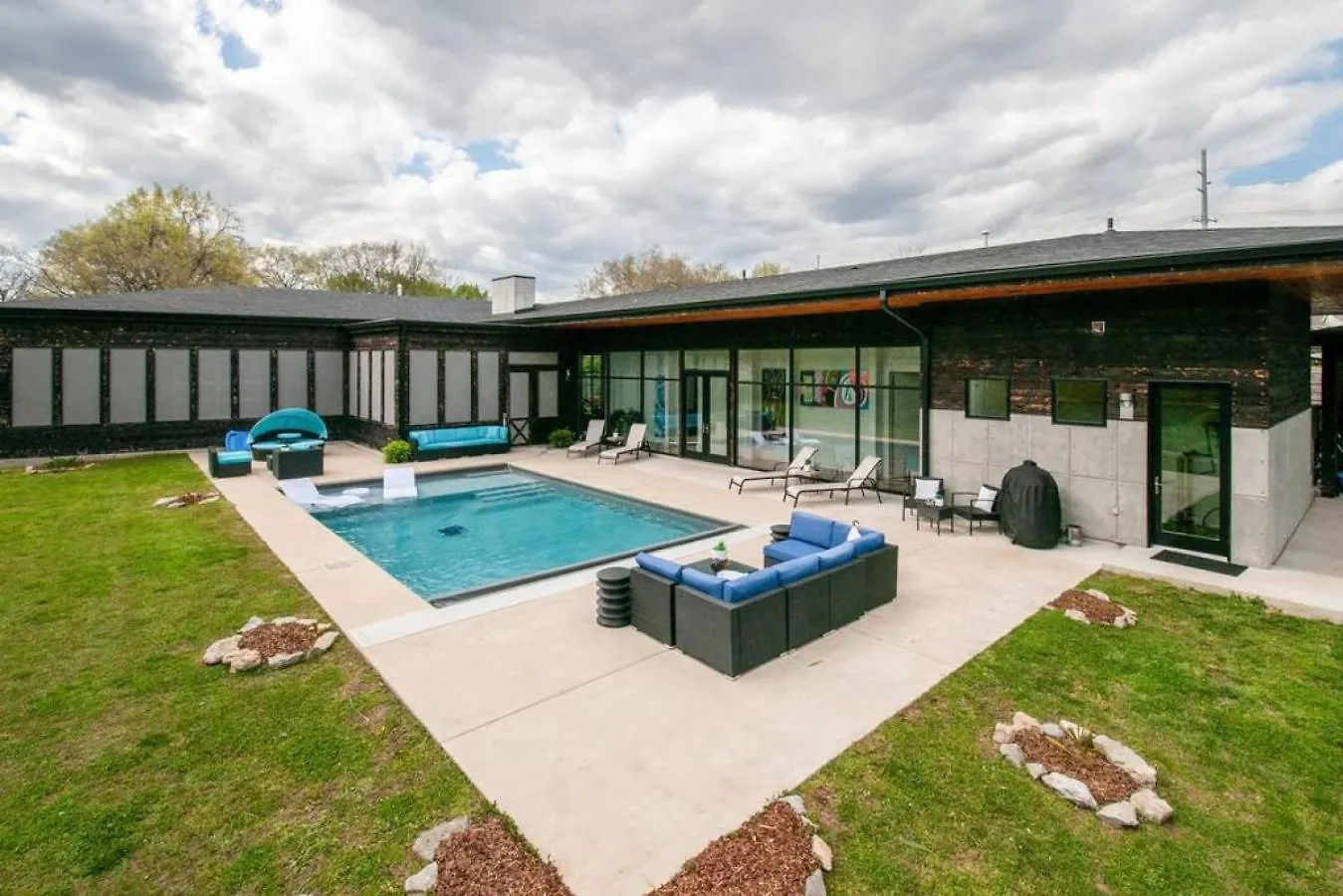 Unique Modern Ranch W Year Round Pool And Hot Tub Villa Nashville United States